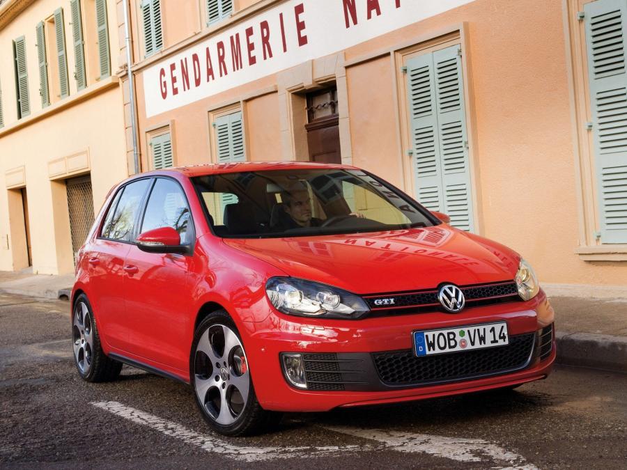  Volkswagen Golf GTi 2009 года  (фото 13 из 17)